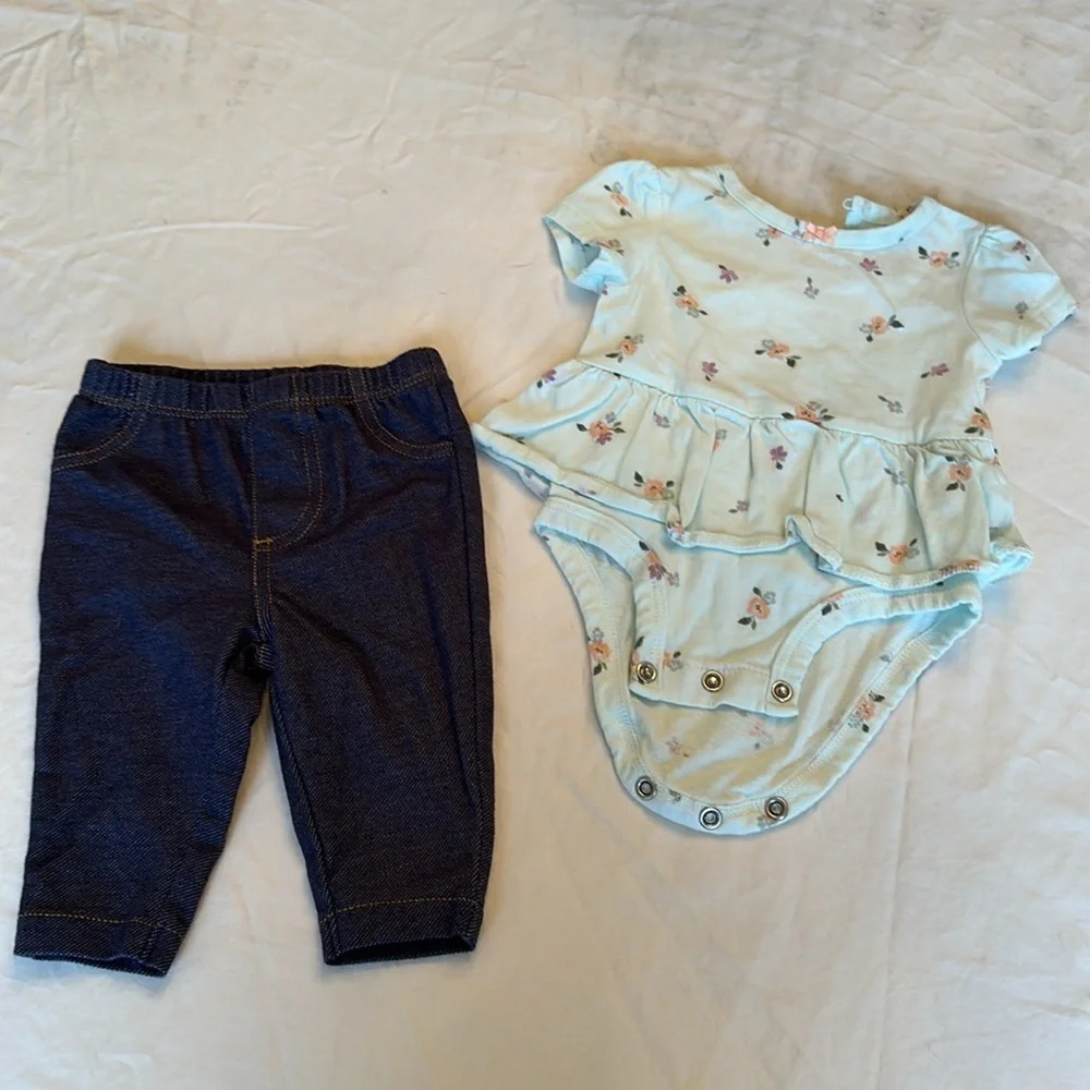 Carters bundle of three size 3 months baby girl outfits. All in GREAT CONDITION